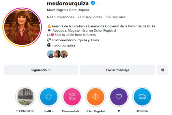 Perfil de Instagram hoy: 2.351 seguidores y destacadas con íconos de color de un mismo diseño.